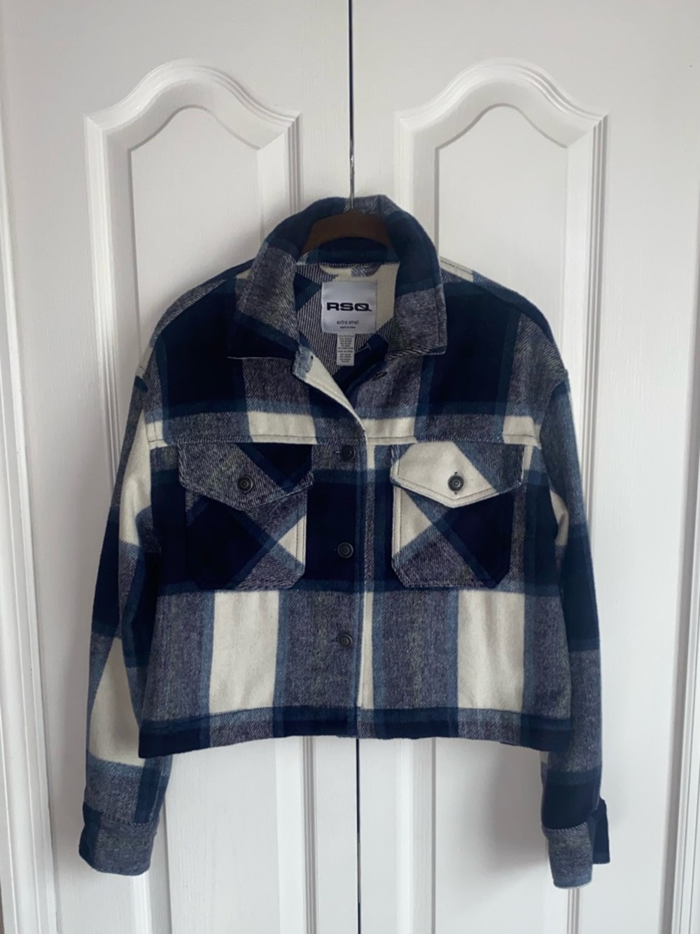 RSQ navy multi colored cropped plaid shacket is a Size XS in Women. NWOT
